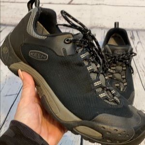 Keen Black Waterproof Hiking Shoes Men’s 8 Women’s 9.5